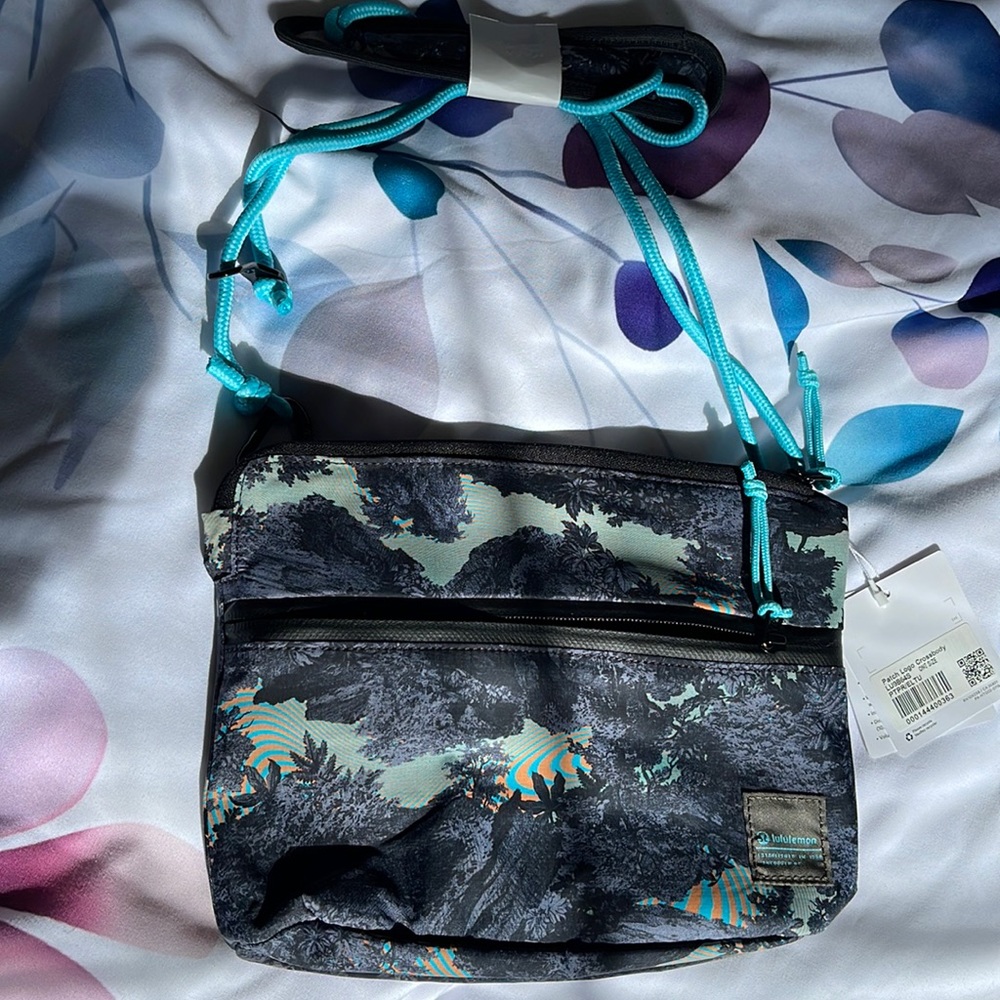 Lululemon Patch Logo Crossbody NWT